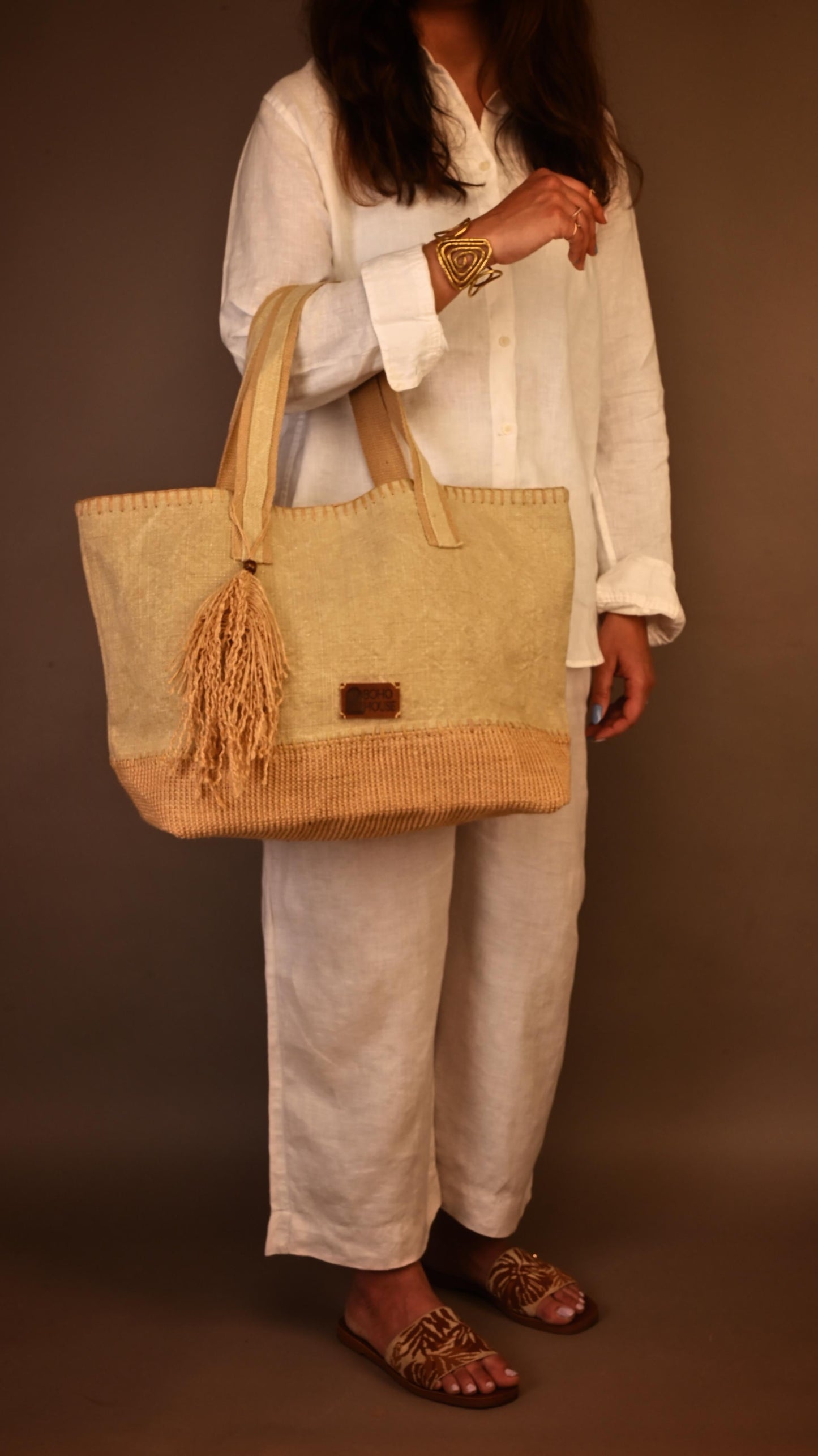 The Coastal Charm // Desert Sand
